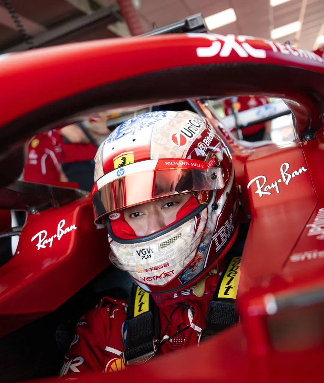 梅赛德斯险胜迈凯伦，勒克莱尔点燃赛场