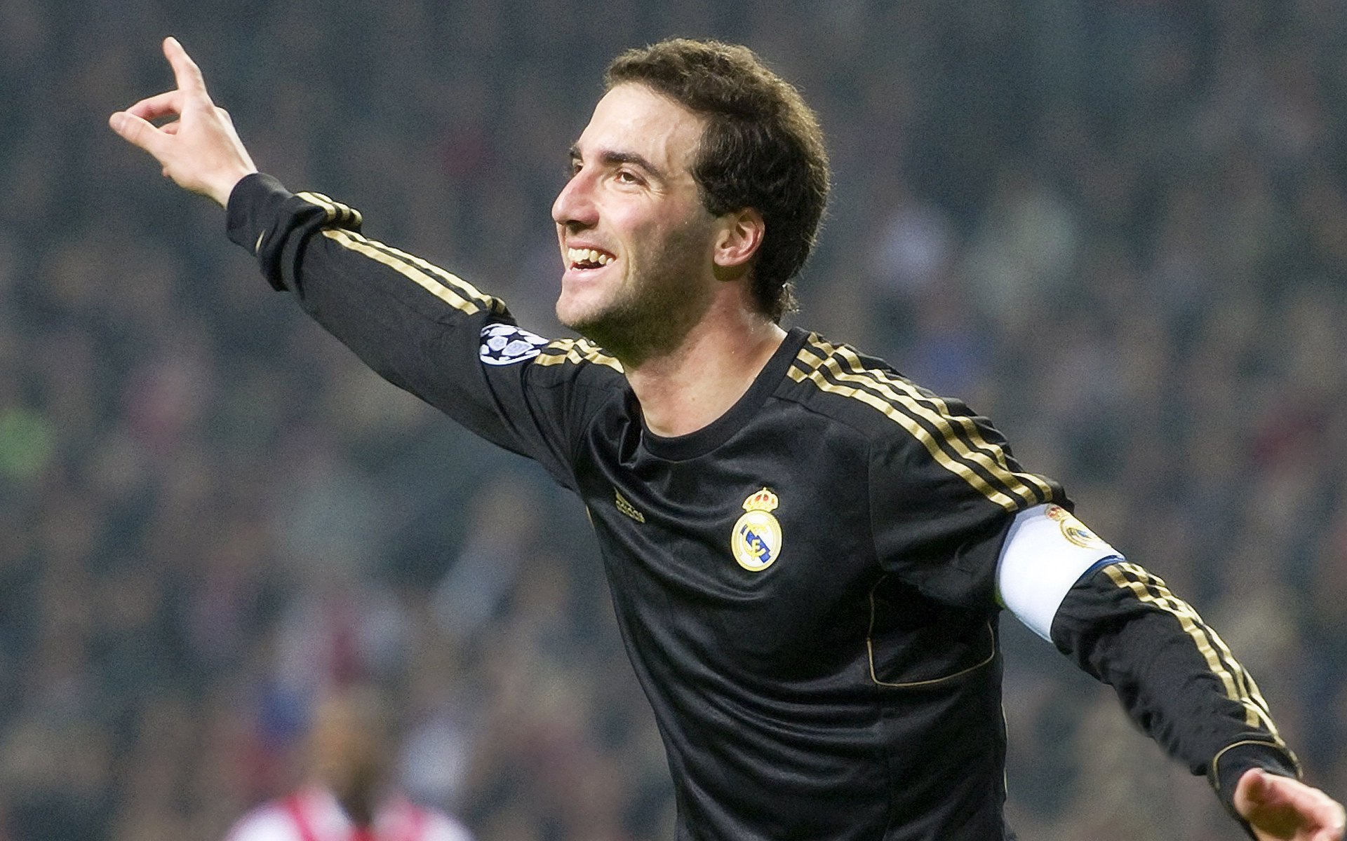 克瓦拉茨赫利亚的防守艺术，那不勒斯边锋如何锁死对手，马里鏖战佛罗伦萨的战术启示