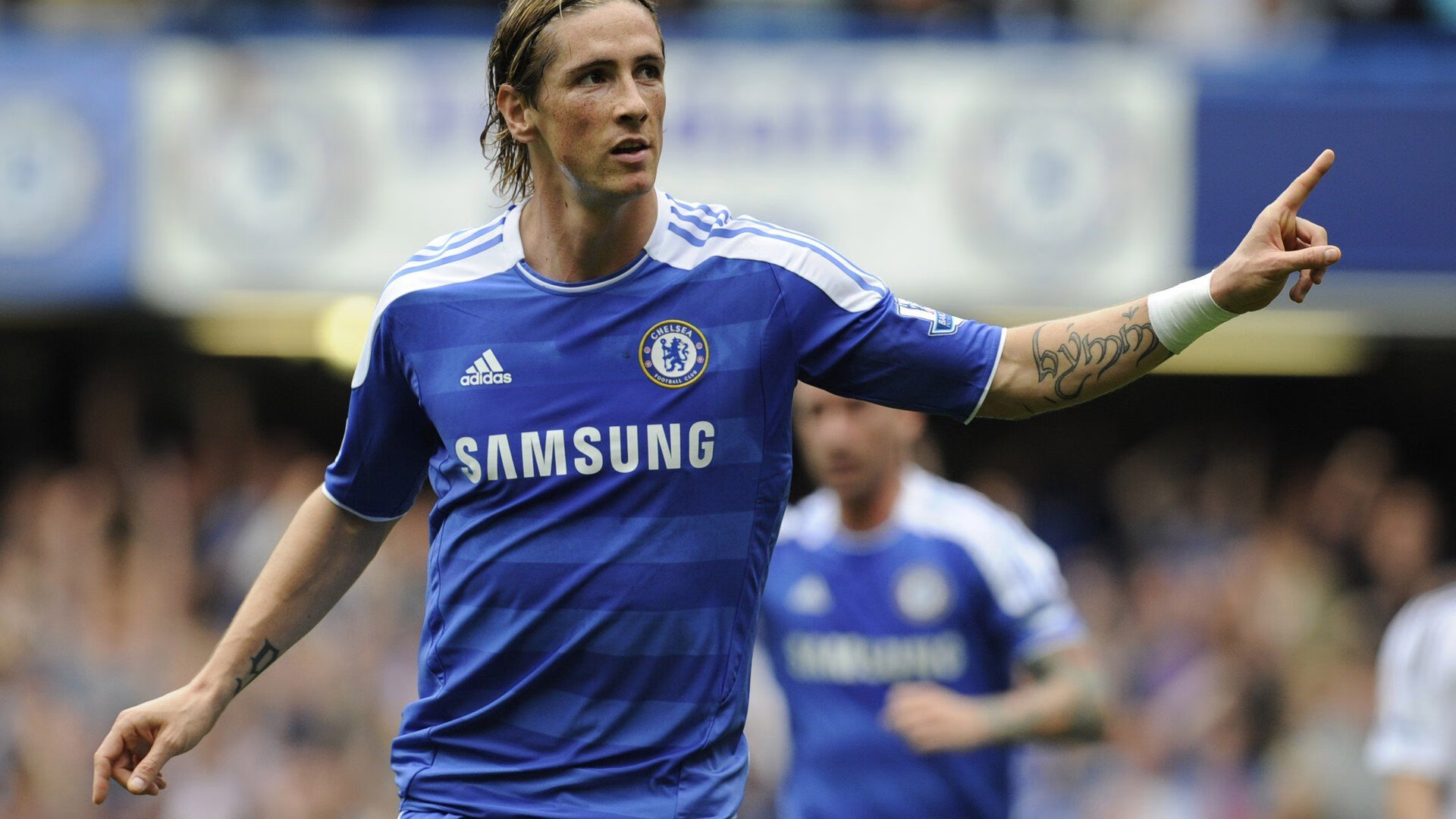 威廉姆斯鏖战梅赛德斯，塞恩斯状态火热，银石赛道的战术博弈与个人救赎