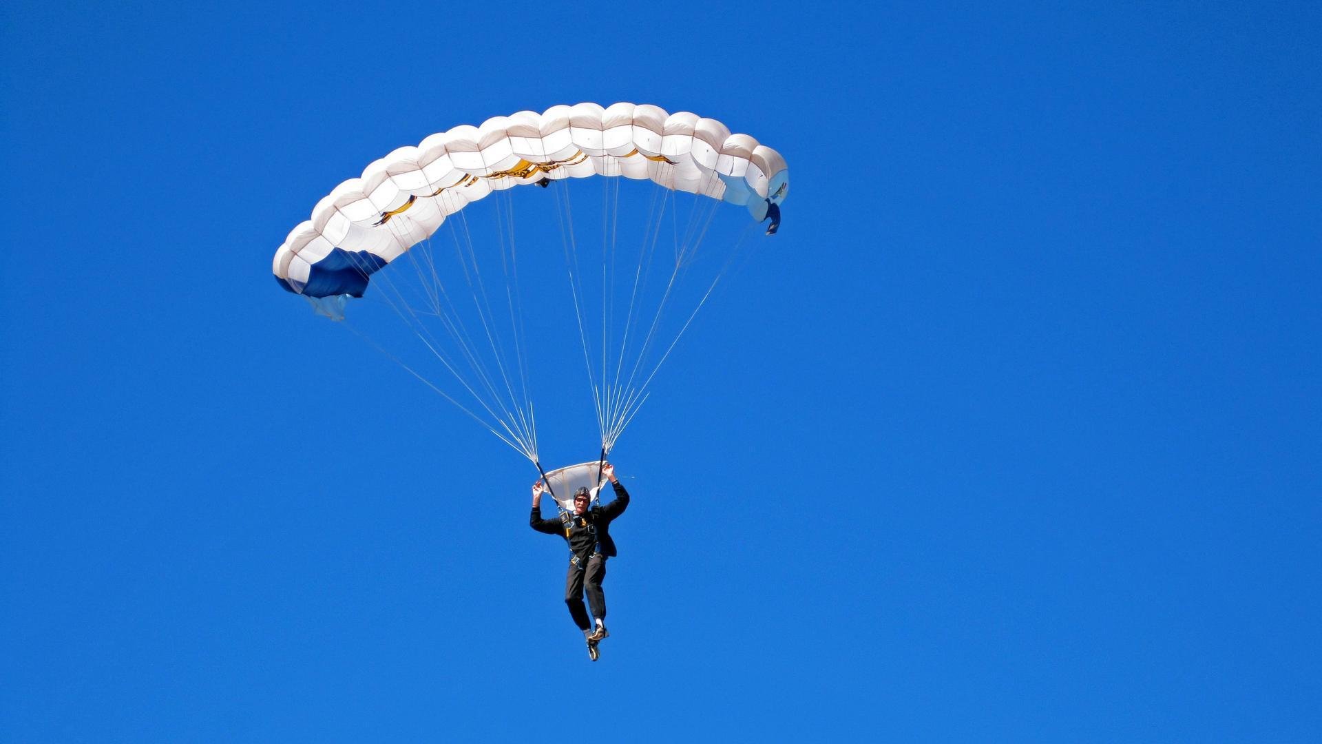 赛道新秩序，红牛二队横扫雷诺，汉密尔顿绝地反击点燃赛场